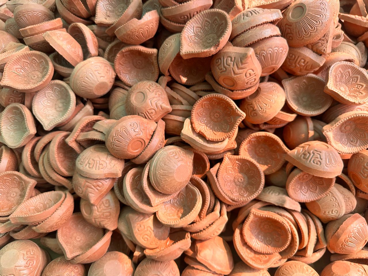Classic Terracotta Diyas, set of 12